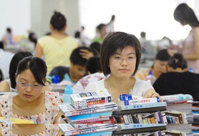 他们经历着什么 走近08考研路上的拼搏者(图)
